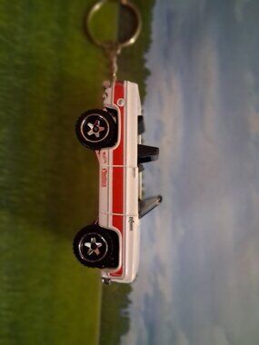 Hot Wheels White '75 Chevy Blazer Custom Keychain